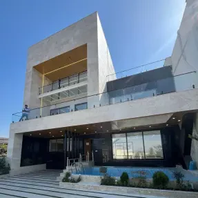 خرید ویلا تریبلکس استخردار در چمستان نوساز